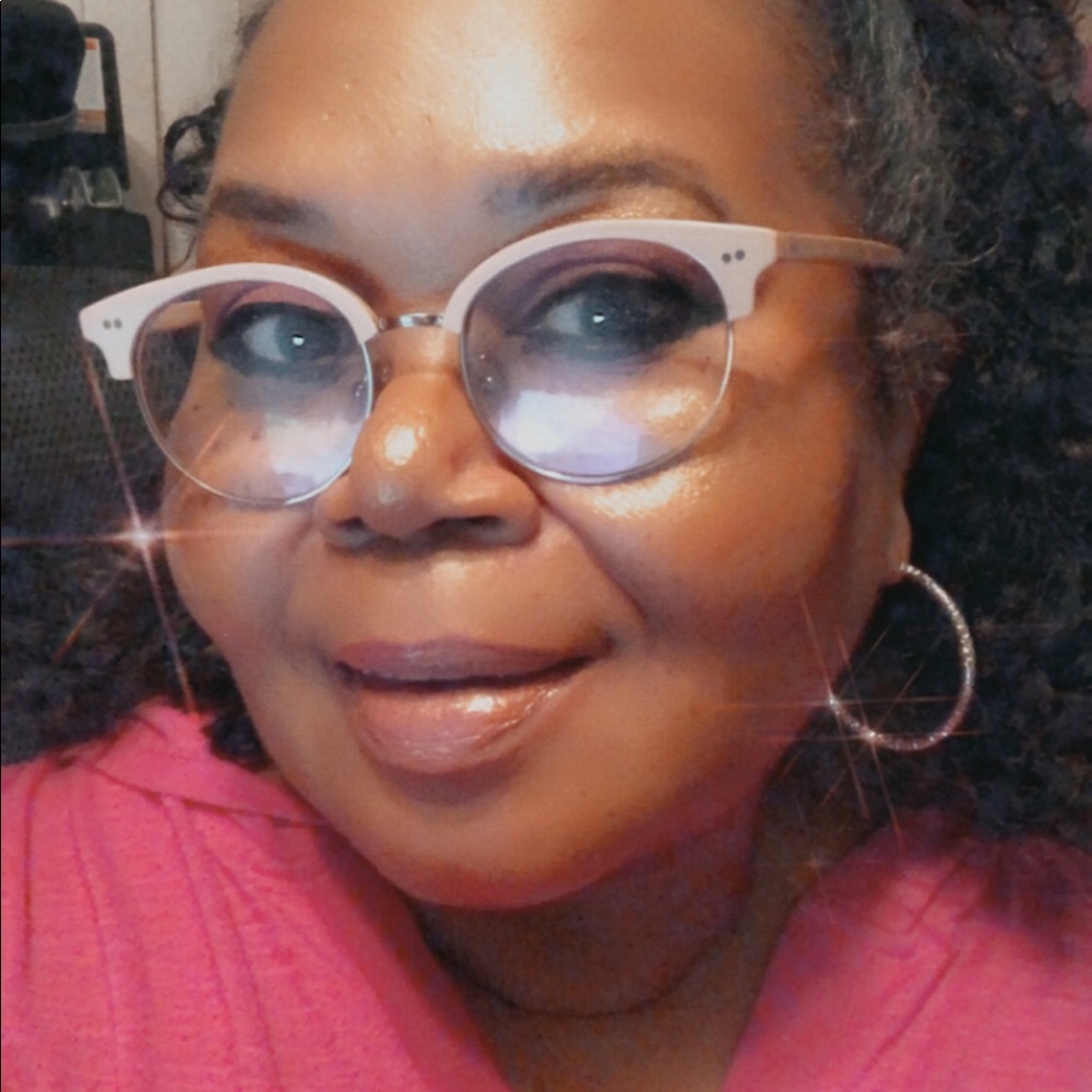 Meet your Posher, Idella